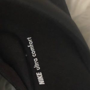 Black Nike cushioned flip flops never worn!!!!